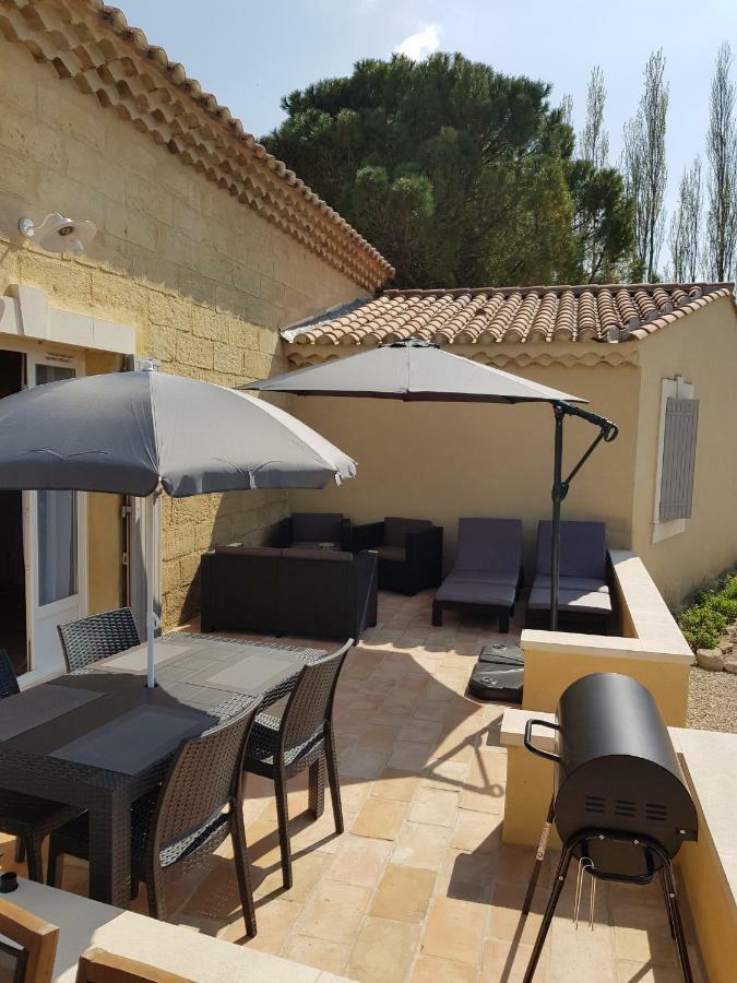 Mézoargues Le Mas Saint Jean מראה חיצוני תמונה