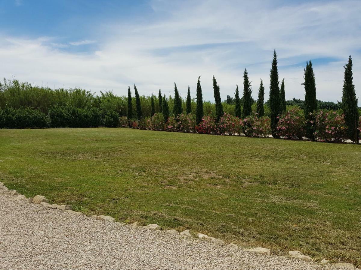 Mézoargues Le Mas Saint Jean מראה חיצוני תמונה