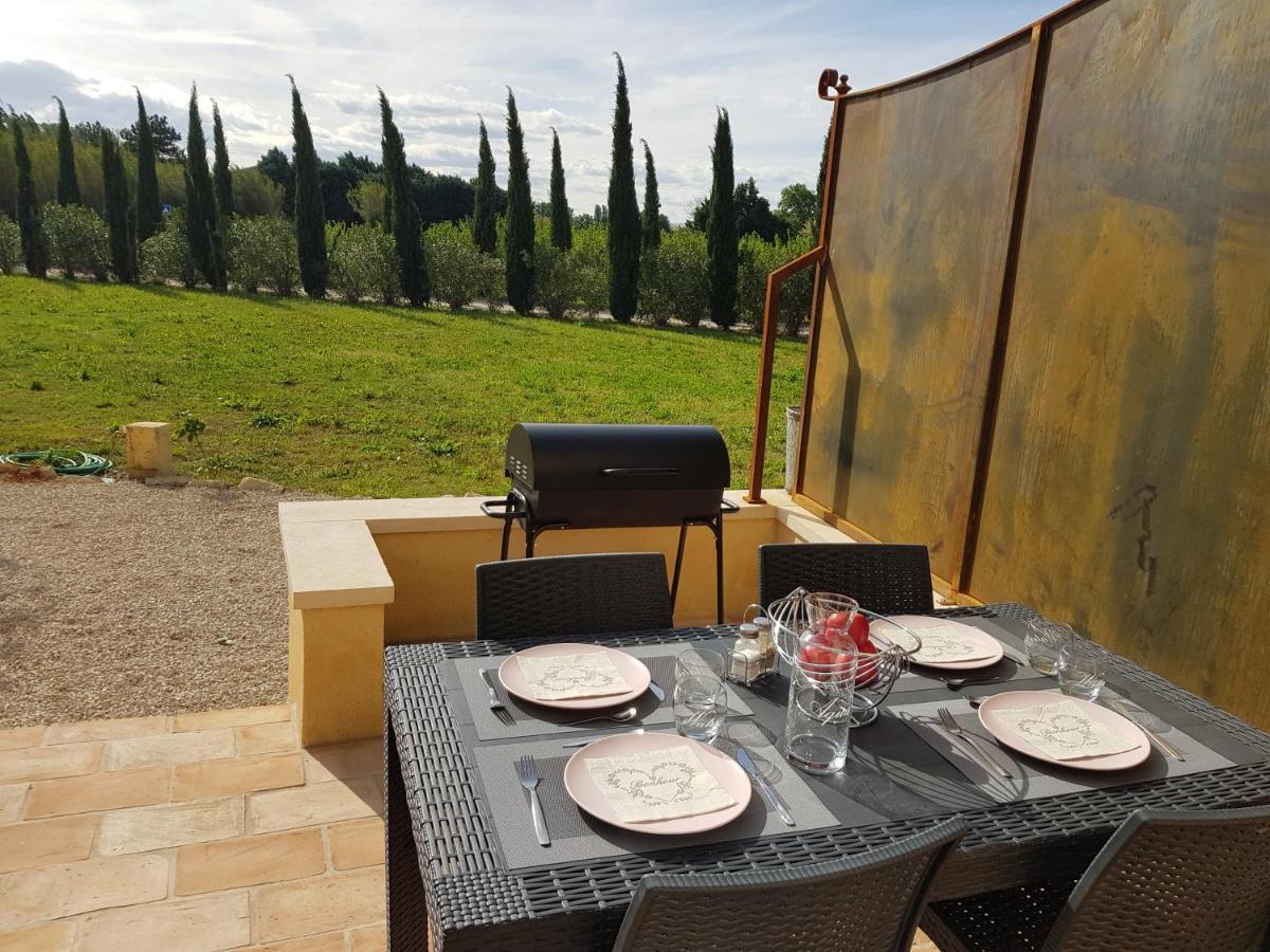 Mézoargues Le Mas Saint Jean מראה חיצוני תמונה